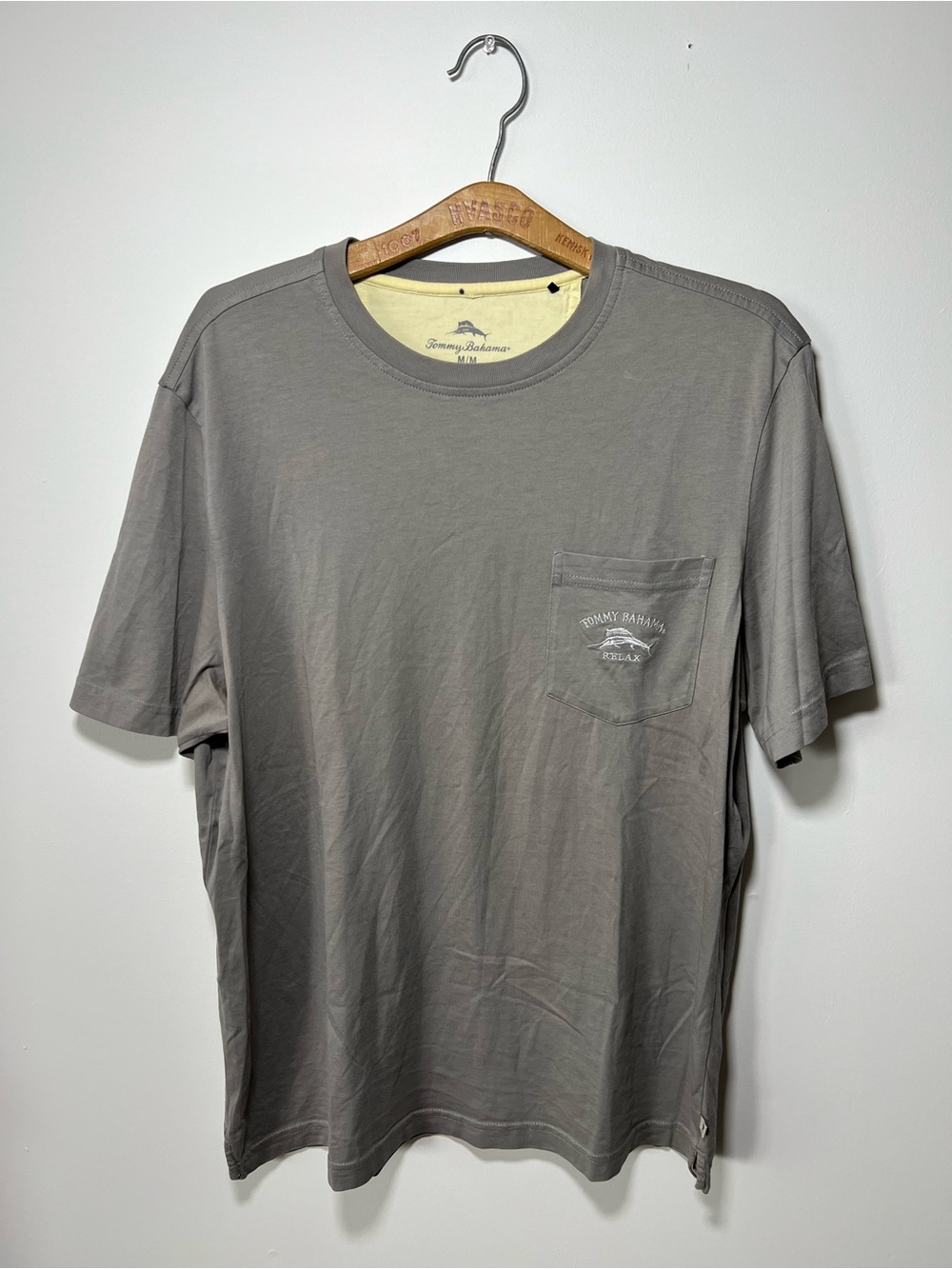 Tommy Bahama Gray “Relax” Pocket Tee Men's Casual Minimalist Shirt Size Medium